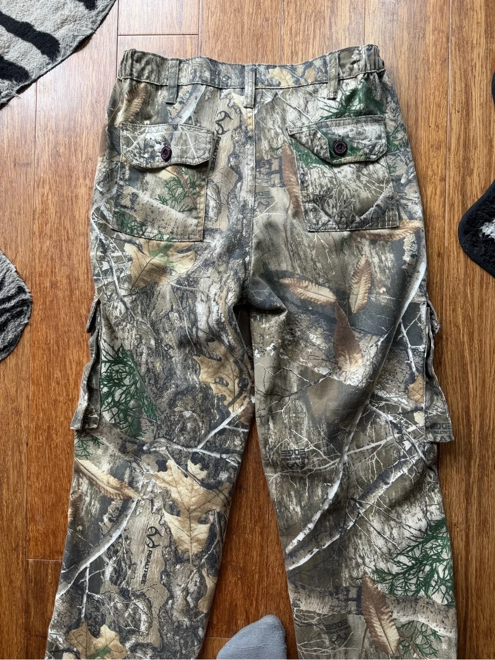 Women’s Realtree high rise cargo pants drawstring bottom pink embroidered logo